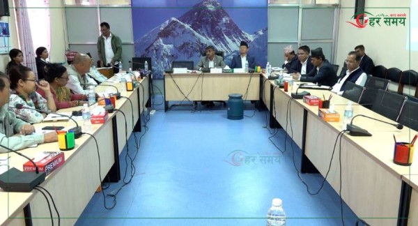 संसद भवन निर्माणको म्याद थपिएको र मन्त्री अनुपस्थित भएकोमा सांसदहरू आक्रोशित