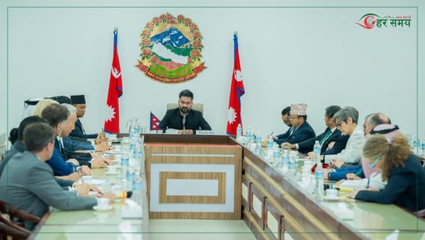प्रधानमन्त्रीसँग नेपालस्थित विभिन्न देशका राजदूत तथा कूटनीतिक नियोग प्रमुखहरूबीच सामूहिक भेट