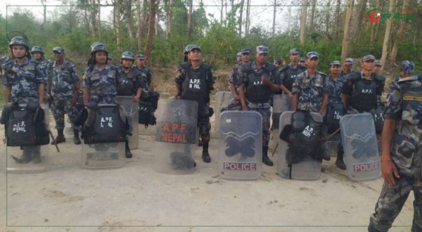 कोहलपुर– सुर्खेत १३२ केभी विद्युत् प्रसारण लाइन बिस्तार, स्थानीयको अवरोध रोक्न सुरक्षाकर्मी परिचालन