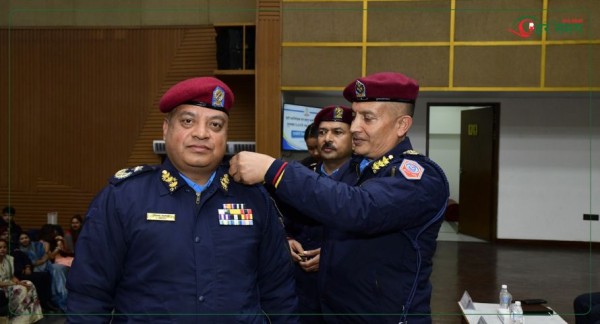 तीन जना प्रहरी अधिकृतहरूलाई दर्ज्यानी चिन्ह प्रदान