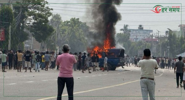 रौतहटमा प्रहरी र नगरपालिकाको गाडीमा आगजनी, प्रशासनले लगायो कर्फ्यू 
