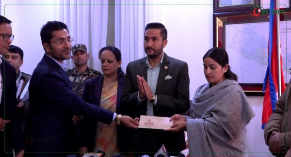 राजावादीहरुको प्रदर्शनमा मृत्यु भएका पत्रकार रजककी श्रीमतीलाई सरकारी जागिर