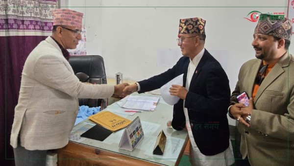 झापा पुगेर अध्यक्ष लिङ्देनले गराए उम्मेदवारी दर्ता