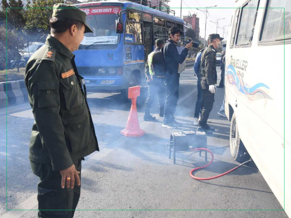 काठमाडौं महानगरले भन्यो - करिब ५८ प्रतिशत सवारीसाधन मापदण्ड विपरीत