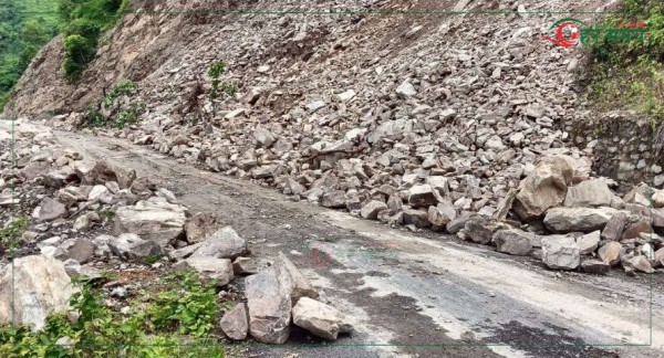 तिल्पुङ–धोबी सडक निर्माण नसकिँदै भत्कियो, कमसल काम गरेर भुक्तानी लिइयो 