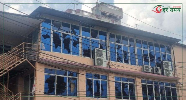 १४ जना प्रदर्शनकारीको मृत्यु, नेकपा एसको कार्यालय तोडफोड