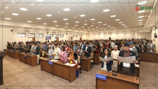 नवनिर्वाचित २७४ जना सांसदले लिए शपथ
