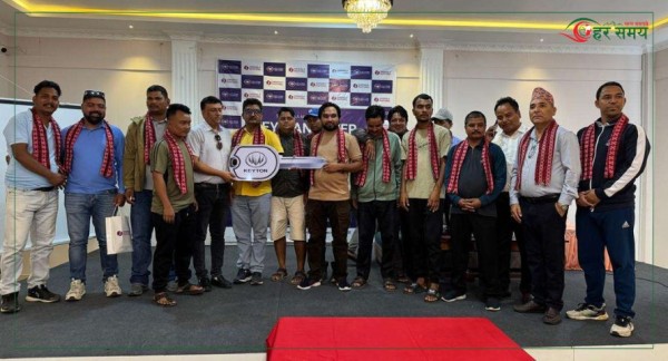 सुर्खेतमा शशीला मोटर्सले गर्‍यो १९ वटा ‘किटोन’ माइक्रो भ्यान हस्तान्तरण