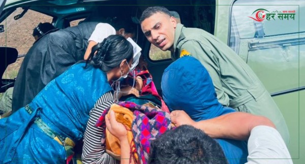 सेनाको हेलिकप्टरबाट चार गर्भवतीको उद्धार