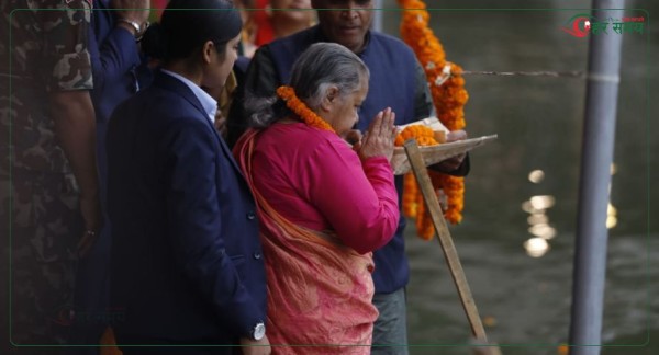 प्रधानमन्त्री कार्कीद्वारा कमलपोखरीमा छठीमाईको पूजा 