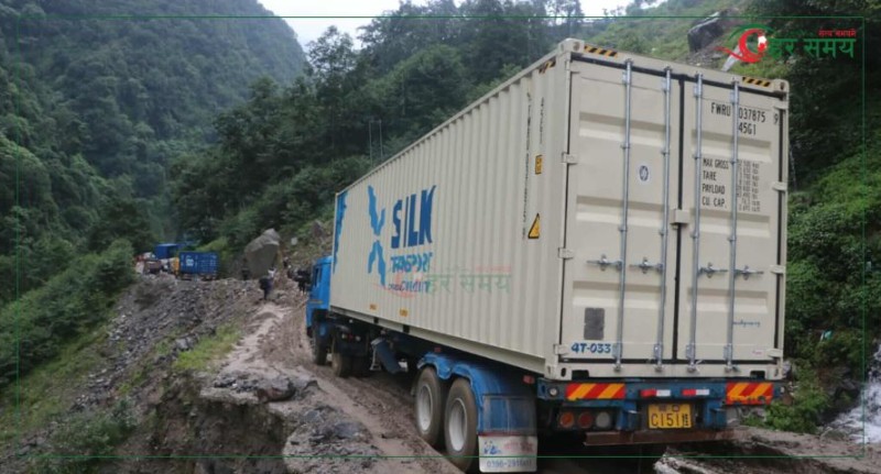 केरुङ नाका बन्द हुँदा चीनबाट सामान आयतमा समस्या, तातोपानी नाकाबाट आयात सुस्त