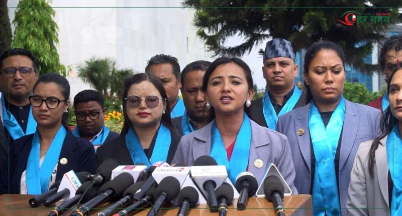 रास्वपा सांसदहरुको प्रश्न : निलो रिबन लगाएर आउँदा हामी कसरी असभ्य ? (भिडियोसहित)