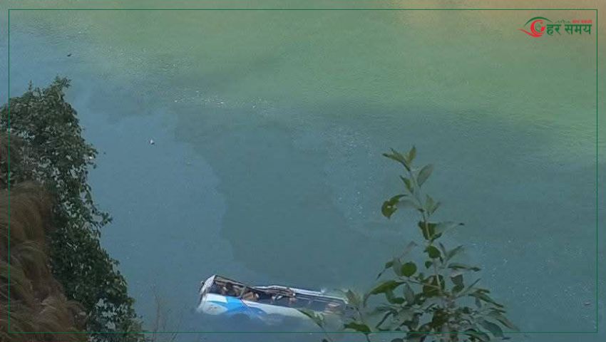 तामाकोशीमा बस खस्दा चार जनाको मृत्यु