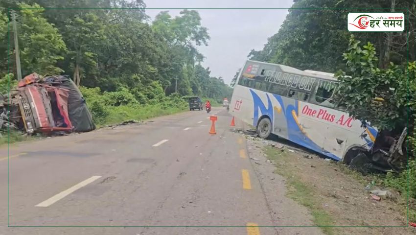 मापसे गरेका चालकले हाँकेको ट्रकले दुई वटा बसलाई ठक्कर दिँदा आठजना घाइते