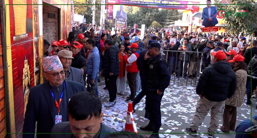 इलेक्ट्रोनिक भोटिङका कारण मतदानमा ढिलासुस्ती, प्रतिनिधि लाइनमै कुर्न बाध्य