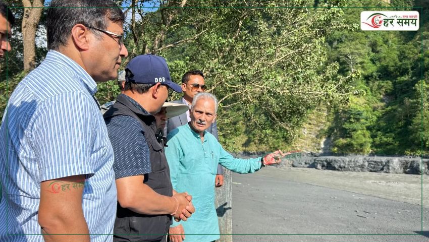 बुढीगण्डकी बाढी प्रभावित क्षेत्रको अवलोकनमा पुगे बाबुराम भट्टराई