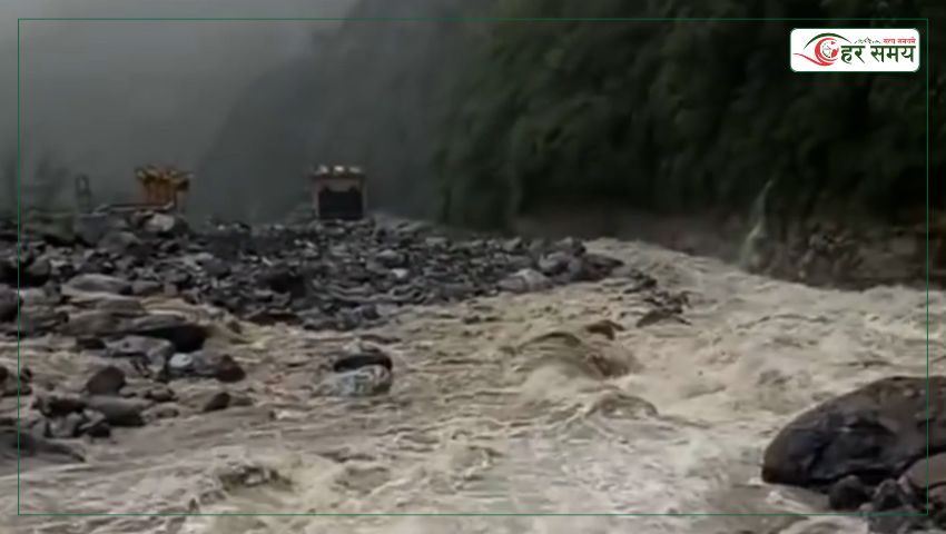 रामेछापको लाछेवारमा ठूलो पहिरो : होटल र दुईवट पक्की पुल बगायो, हाइड्रोको ड्यामसाइडमा पनि क्षति