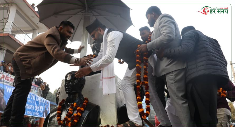 मधेशका प्रथम सहिद रमेश महतोको शालिकमा बालेन साहद्वारा माल्यार्पण