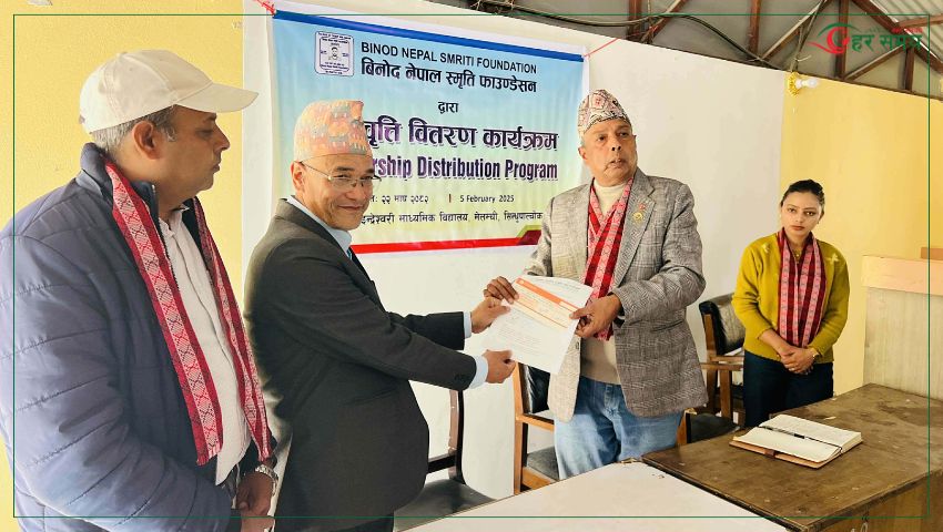 सिभिल इन्जिनियरिङ पढ्ने ५ विद्यार्थीलाई विनोद नेपाल स्मृति फाउण्डेशनको छात्रवृत्ति