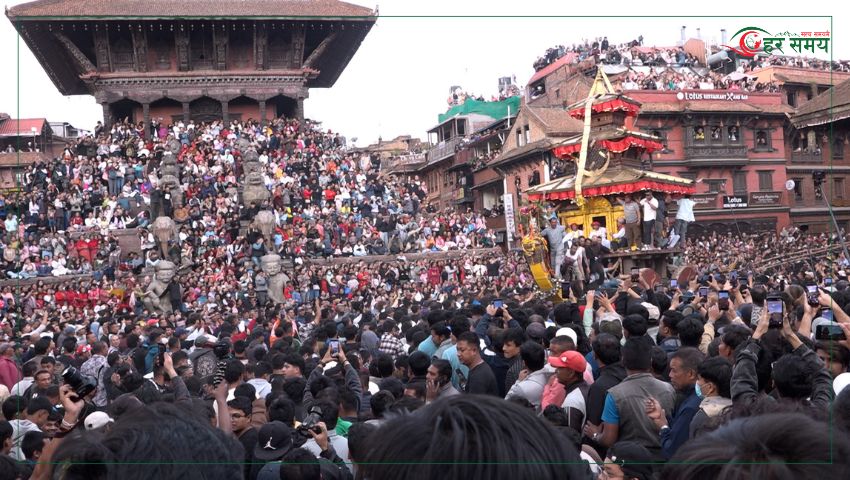 बिस्का जात्राको दोस्रो दिन :भैरव र भद्रकालीको रथमा विशेष पूजाआजा गरिँदै