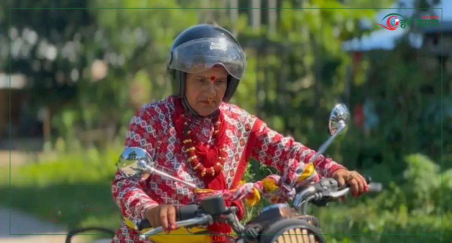 ‘बुलेटे आमा’ले प्रधानमन्त्री सुशीला कार्कीसँग भेट गर्दै