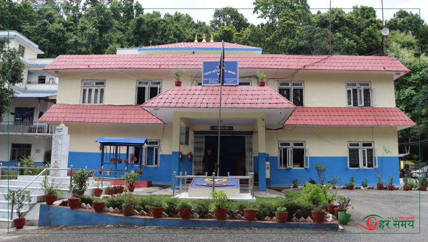अदालतको फैसला छल्दै लुकेका नविन तामाङ आफ्नै घरबाट पक्राउ