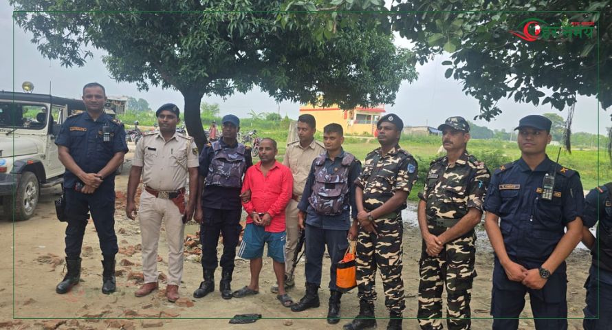 फरार दुई कैदी सिराहामा पक्राउ