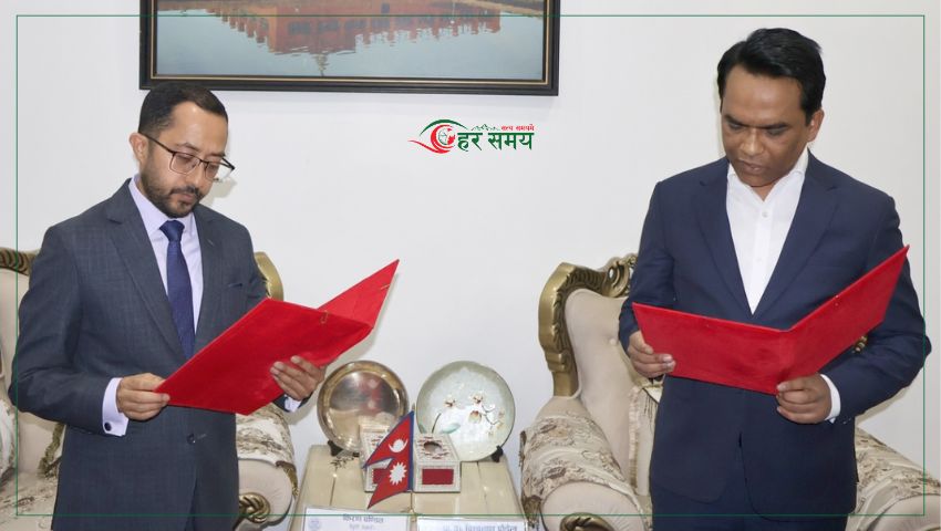 नवनियुक्त डेपुटी गभर्नर पण्डितले शपथ ग्रहणसँगै पदबहाली गरे