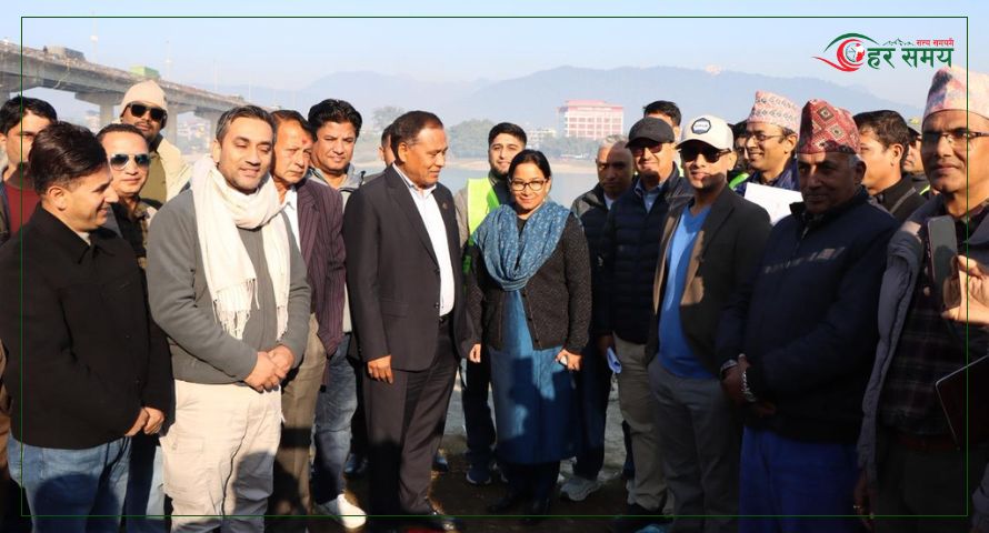 मन्त्री घिसिङले गरे नारायणी नदीमा निर्माण सुरु भएको सिग्नेचर ब्रीजको निरीक्षण