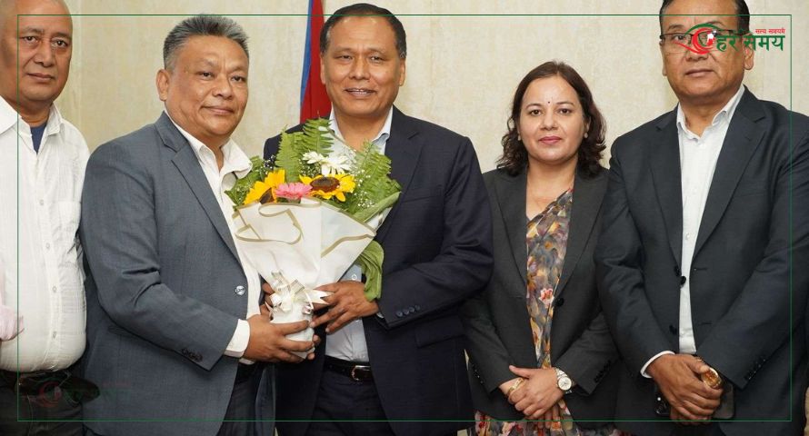 जीर्ण आयोजनाका ठेक्का काम नगर्ने व्यवसायीसँग मात्र तोडिने : मन्त्री घिसिङ