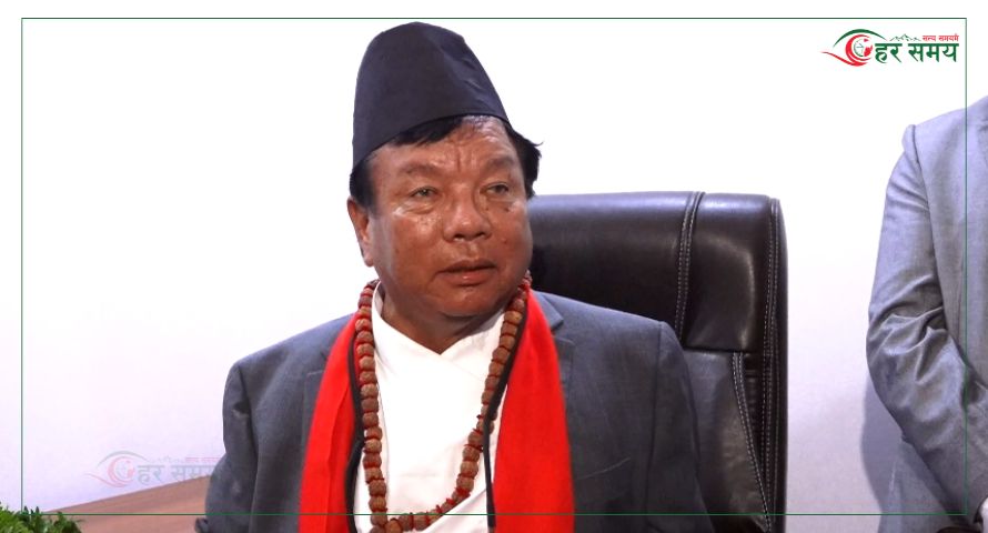 पदभार ग्रहणपछि महावीरले भने: मन्त्रालयमै बस्छु, आफैं पकाएर पनि खान्छु 