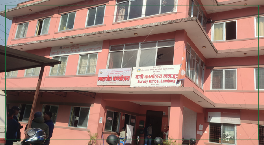 कार्यालय प्रमुख नहुँदा न काम भयो न कर्मचारीले पाए तलब