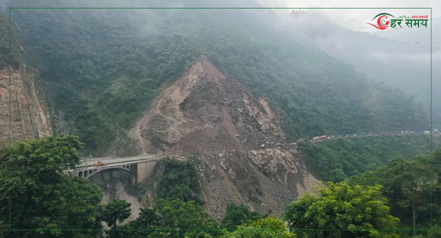 मुग्लिन नारायणघाट सडकखण्डको पहिरो पन्छाउने काम सुरु, वैकल्पिक सडक प्रयोग गर्न अनुरोध