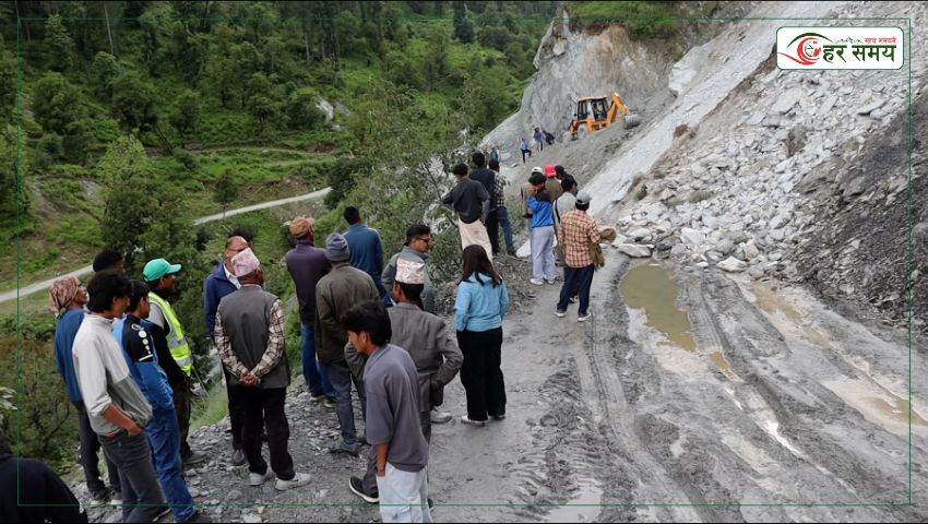 पहिरोका कारण नाग्मा–गमगढी सडक खण्ड दुई दिनदेखि अवरुद्ध