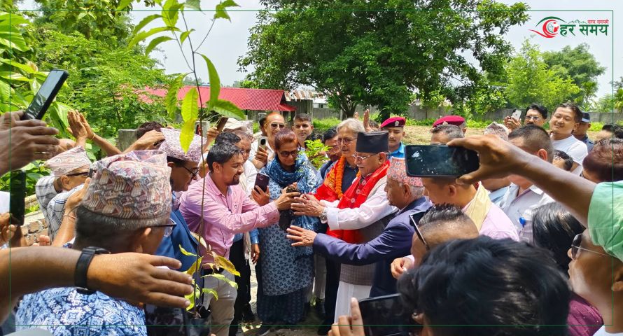 एक लाख विरुवा रोप्ने अभियानमा प्रचण्डको साथ