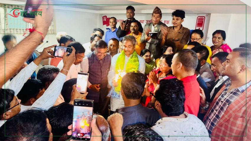 बैठकबीचमै केक काटेर प्रभु साहलाई जन्मदिनको शुभकामना