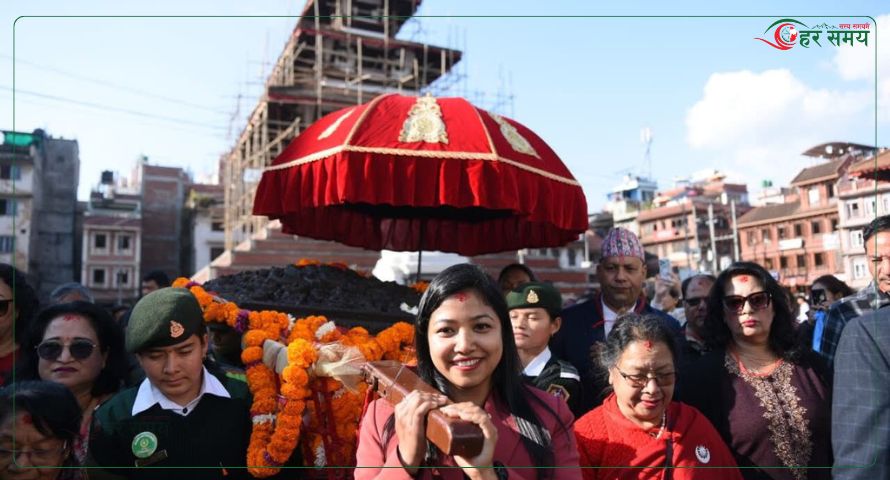 बेलायतबाट फिर्ता गरिएको तोरण कुमारी घरमा पुनस्थापित