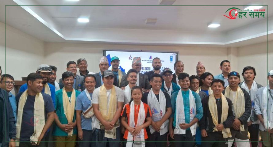 पहिलो पटक अपी हिमाल आरोहण गर्न लागेका १५ आरोहीलाई गरियो बिदाइ