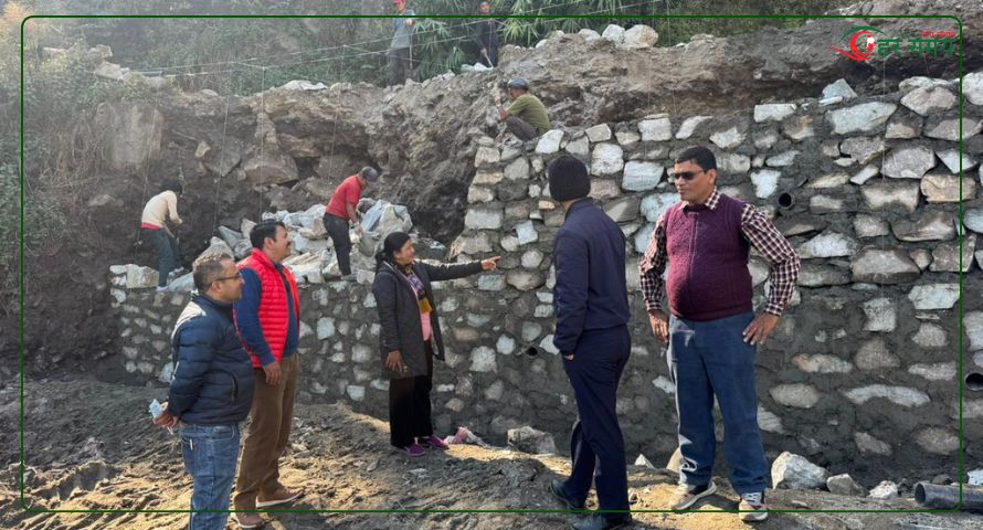 सांसदले भत्काए मापदण्डभन्दा कम चौडाइको कल्भर्ट पर्खाल