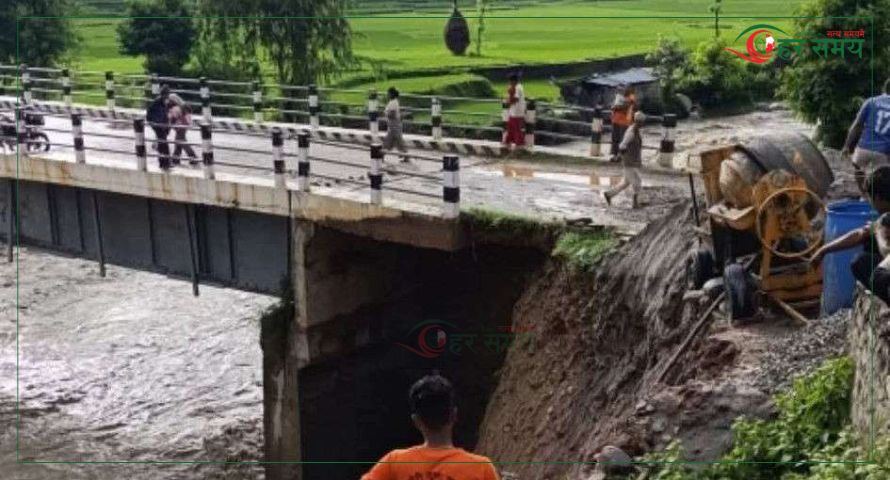 भटौली खोलामा कटानपछि मन्थली–पकरबास सडक अवरुद्ध, सवारी आवागमन रोकियो