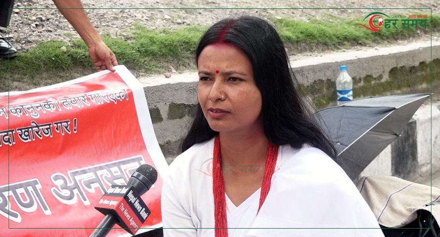 बहुविवाहविरुद्ध अनसनमा बसेकी यादव भन्छिन् : ‘मेरो शव उठाउन माइतीघर आउनु’