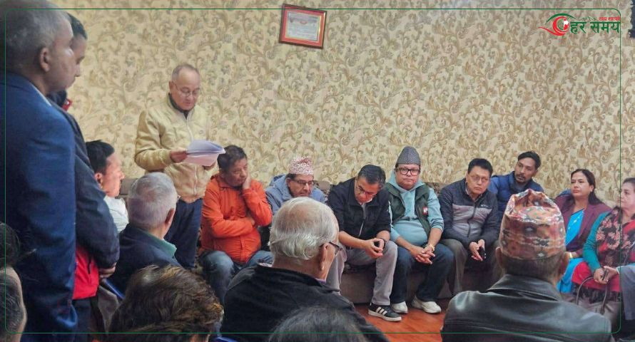 ट्रेड युनियन नेताहरुले बुझाए डा.कोइरालालाई ज्ञापन, निर्वाचन अघि महाधिवेशन गर्न दबाब