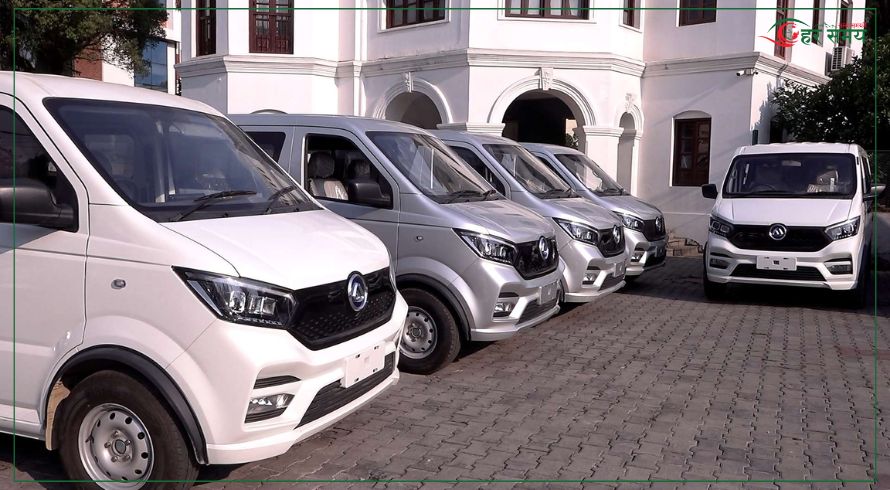 स्वयम्भू हारती टूर्स एण्ड ट्राभल्सलाई १८ वटा जुबाओ भ्यान हस्तान्तरण  (भिडियोसहित)