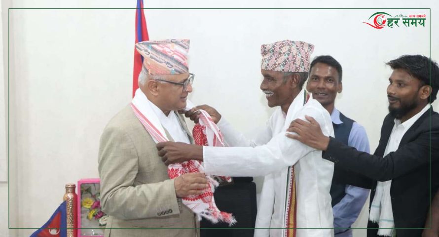 करम पूजा पर्वमा सार्वजनिक बिदा दिएपछि मुख्यमन्त्री कार्कीलाई सम्मान
