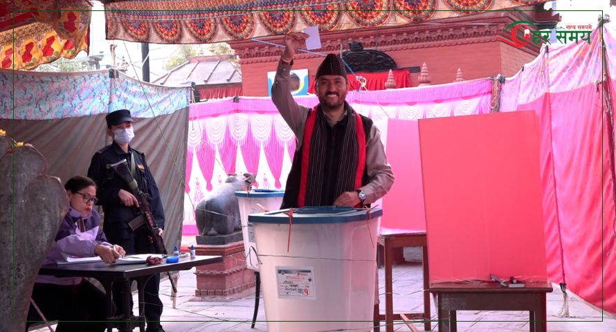 ललितपुर–२ मा जगदीश खरेलद्वारा मतदान, सबैलाई सहभागिताको अपिल