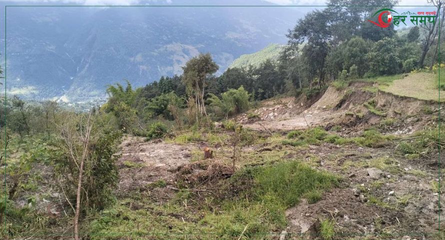 दोलखाको झुलेमा ६ घर पहिरोको जोखिममा, ४६ जना प्रभावित 