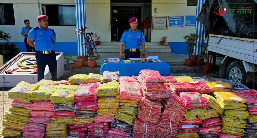 हेटौंडामा ३४ लाख बराबरको अवैध कपडा र पटका बरामद, दुई जना पक्राउ [भिडियोसहित]