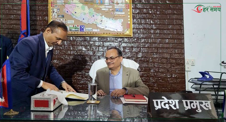 मधेश प्रदेशका नवनियुक्त प्रदेश प्रमुख डा.लाभद्वारा पदभार ग्रहण