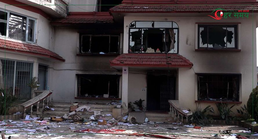 आगलागी पछिको माओवादी केन्द्रको पार्टी कार्यालय