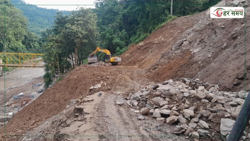 मेची राजमार्ग निरन्तर अवरुद्ध : राजदुवालीमै अड्किएको पूर्वी पहाडको जीवनरेखा